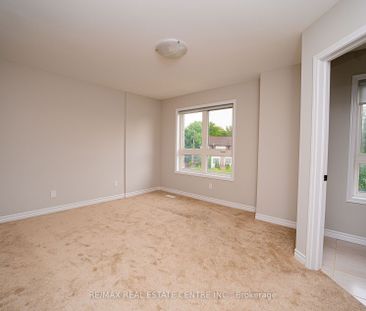 Townhouse For Lease | X8135394 - Photo 4