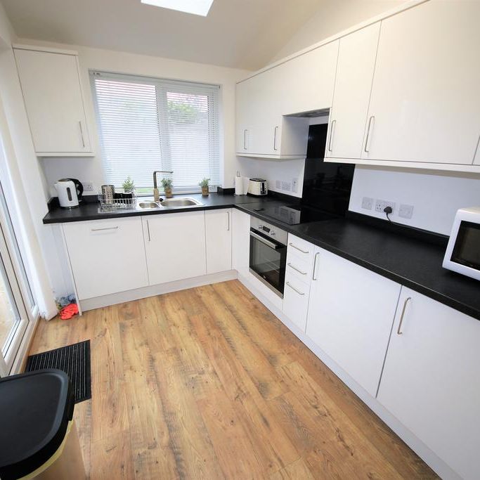 1 bedroom in a house share to rent - Photo 1