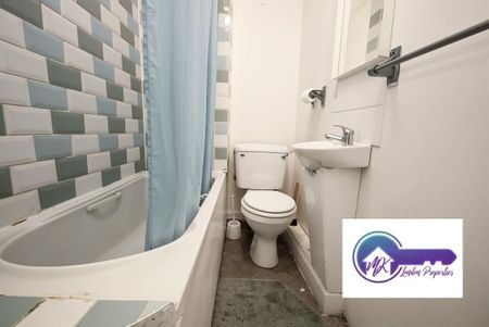 1 bedroom in a flat share to rent - Photo 2