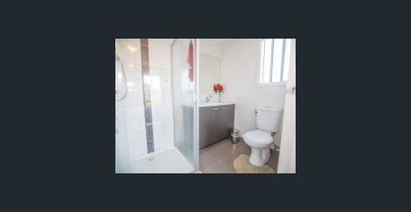 MAGNIFICANT MEWS - Photo 2