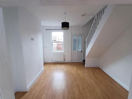2 bedroom terraced house to rent - Photo 4