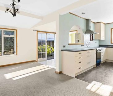 Spacious home - Photo 3