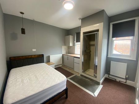 Studio to rent - Photo 2