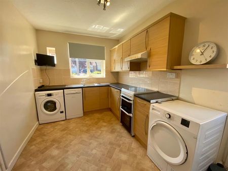 PYRFORD - Photo 3