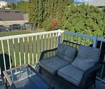 Top Floor 3 beb 2 bath house: March 1 - Photo 6