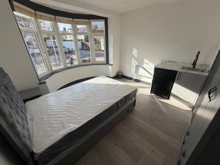 Studio to rent - Photo 3