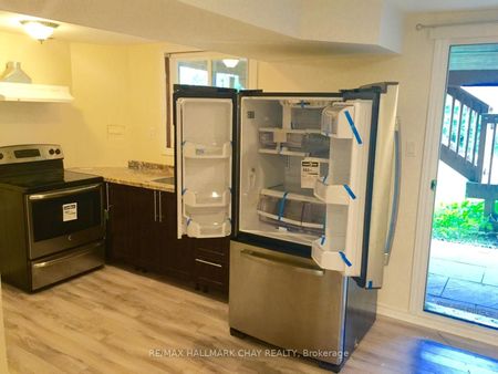 For Lease - 85 October Lane, Aurora, Ontario - Photo 4