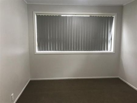 NEW WINDSOR, 4 BEDROOMS - Photo 3