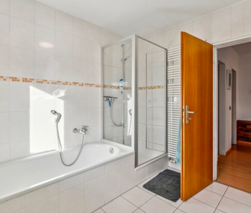 Helle 105m² Wohnung im 1. OG mit Balkon - Bezugsfrei ab sofort - Photo 3