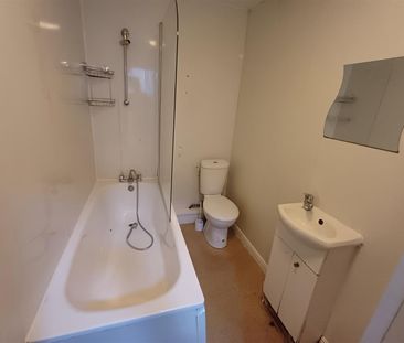 Broadway, Cardiff - Photo 5