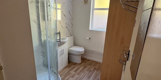 Studio Flat, Sandringham Gardens, N12 - Photo 3