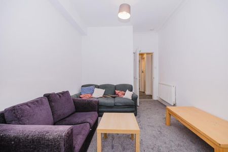 4 bedroom flat to rent - Photo 2