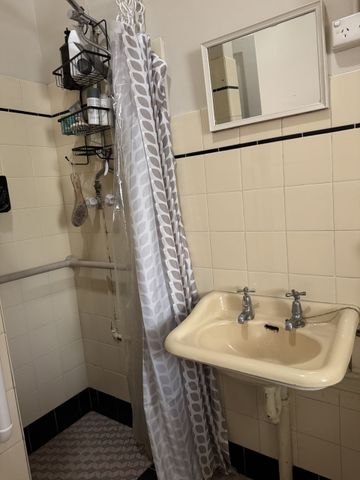 Centre of Town - Photo 3