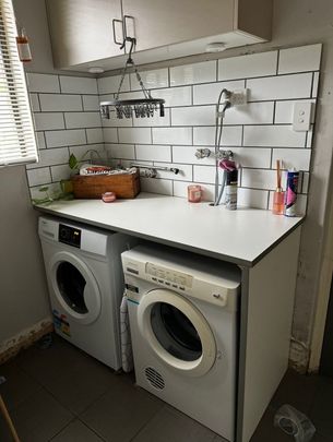 3 BEDROOM FAMILY HOME - Photo 1