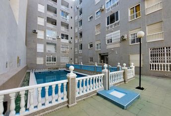 Apartamento 2 dormitorios con piscina al lado del mar