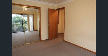 Tidy 3 bedroom Townhouse - Photo 2