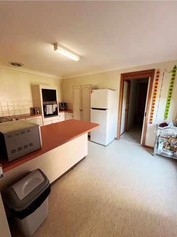 Spacious 2Bed Unit In East - Photo 3