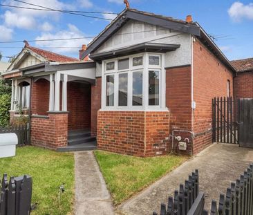 Charming & Light-Filled Home in the Heart of Moonee Ponds – A Perfe... - Photo 1