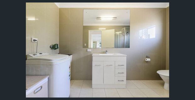 Spacious Unit in the Heart of Broadbeach - Photo 1