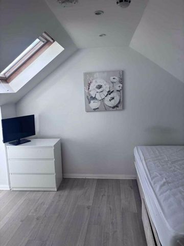 5 bedroom semi-detached house to rent - Photo 4