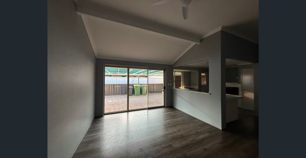 Coastal Comfort and Convenience - Your Secret Harbour Retreat Awaits - Photo 1