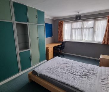 5 bedroom semi-detached house to rent - Photo 4