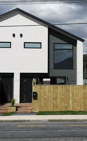 Modern Two-Story Townhouse with Sunny Courtyard - Photo 3