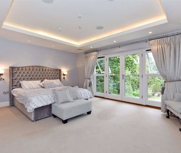 An exceptional five bedroom home with cinema room & gym, set within... - Photo 4