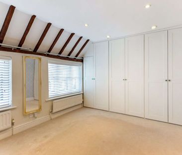 An immaculate two-bedroom cottage located on the Cookham High Street. - Photo 6