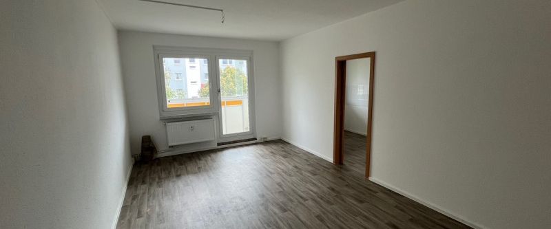 2 Zimmer, großer sonniger Balkon und Tageslichtküche - Foto 1