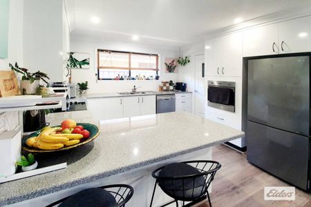 BEAUTIFUL HOME IN QUIET ESTATE - Photo 5