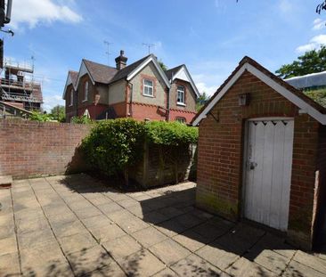 2 bedroom semi-detached house to rent - Photo 6