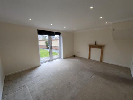 3 bedroom semi-detached house to rent - Photo 2