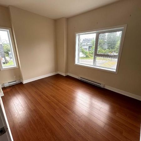 Superbe condo moderne à louer au coeur de Laval - Photo 3