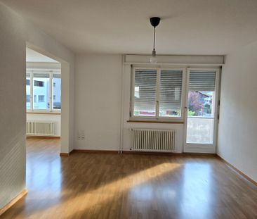 Geräumige 5-Zimmer-Wohnung mit Balkon und schöner Aussicht in Linthal - Foto 1