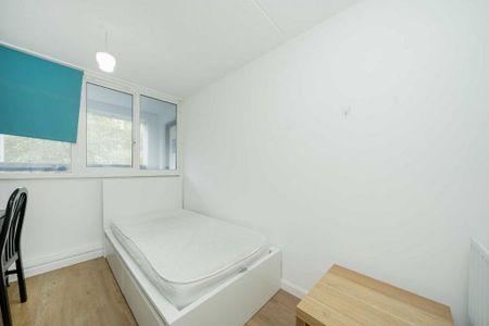 3 bedroom flat to rent - Photo 4