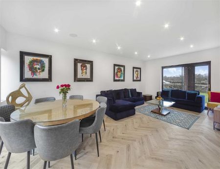 5 Bedroom Detached To Let - Photo 3