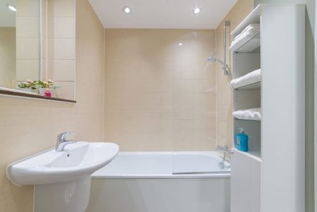 1 Bed Flat, Atrium Heights, SE8 - Photo 2