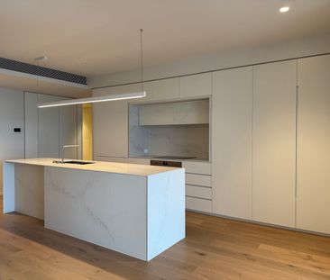 Spectacular Marina Apartment - Photo 2