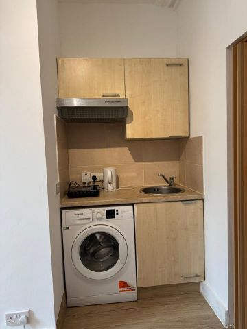 Bedsit, Sandringham Road, E8 - Photo 5