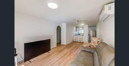 Newly Renovated 2 Bedroom Duplex Located in Studio Village - Photo 5