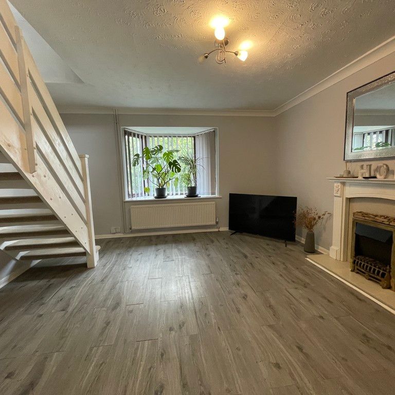 2 bedroom Semi-Detached House to let - Photo 1