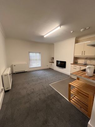 Studio Flat, Waltham Road, L6 - Photo 1