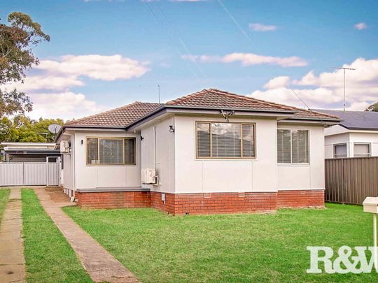WELL PRESENTED HOME! - Photo 1