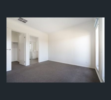 12 Silver Wattle Rd, Mount Duneed, Vic 3217 - Photo 1