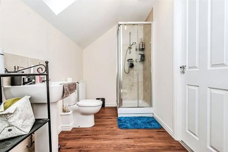 3 bedroom semi-detached house to rent - Photo 5