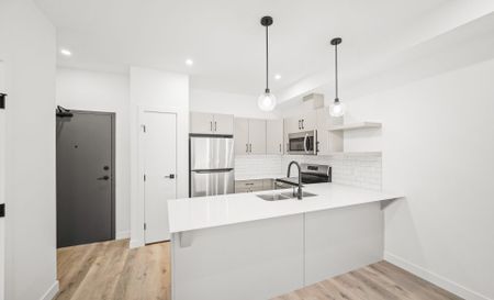 Primrose: Black Accents – 1800 Leila, Winnipeg, MB - Photo 5