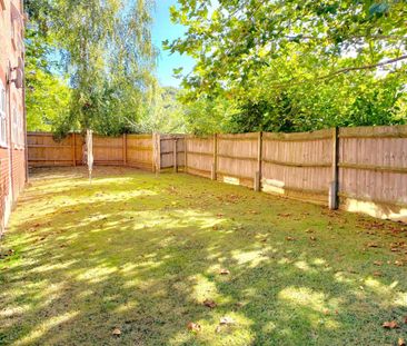 Chelveston Crescent, Southampton - Photo 3