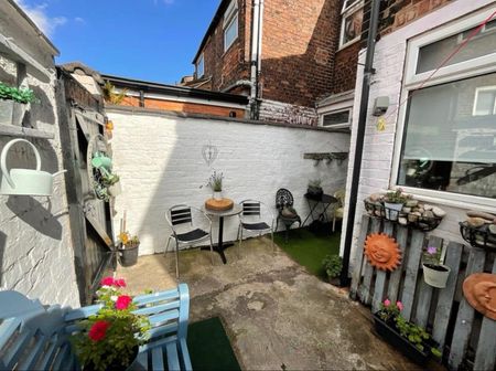 2 Bed Terraced House, Weaste Lane, M5 - Photo 5