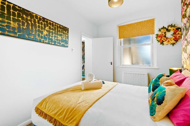 1 Bed Flat, Windsor Court, BN1 - Photo 1